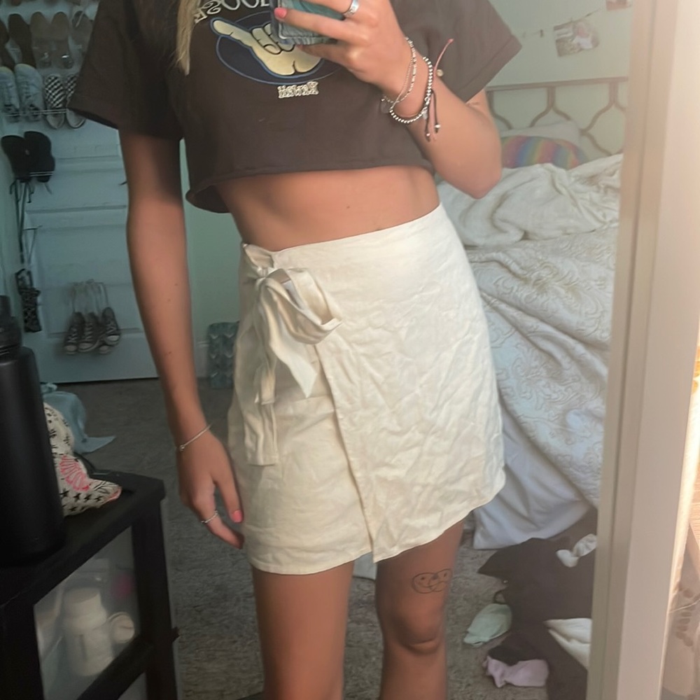 Short skirt with tie